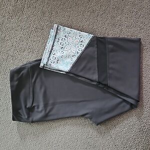 Gaiam Capri Yoga pants. Grey, size L